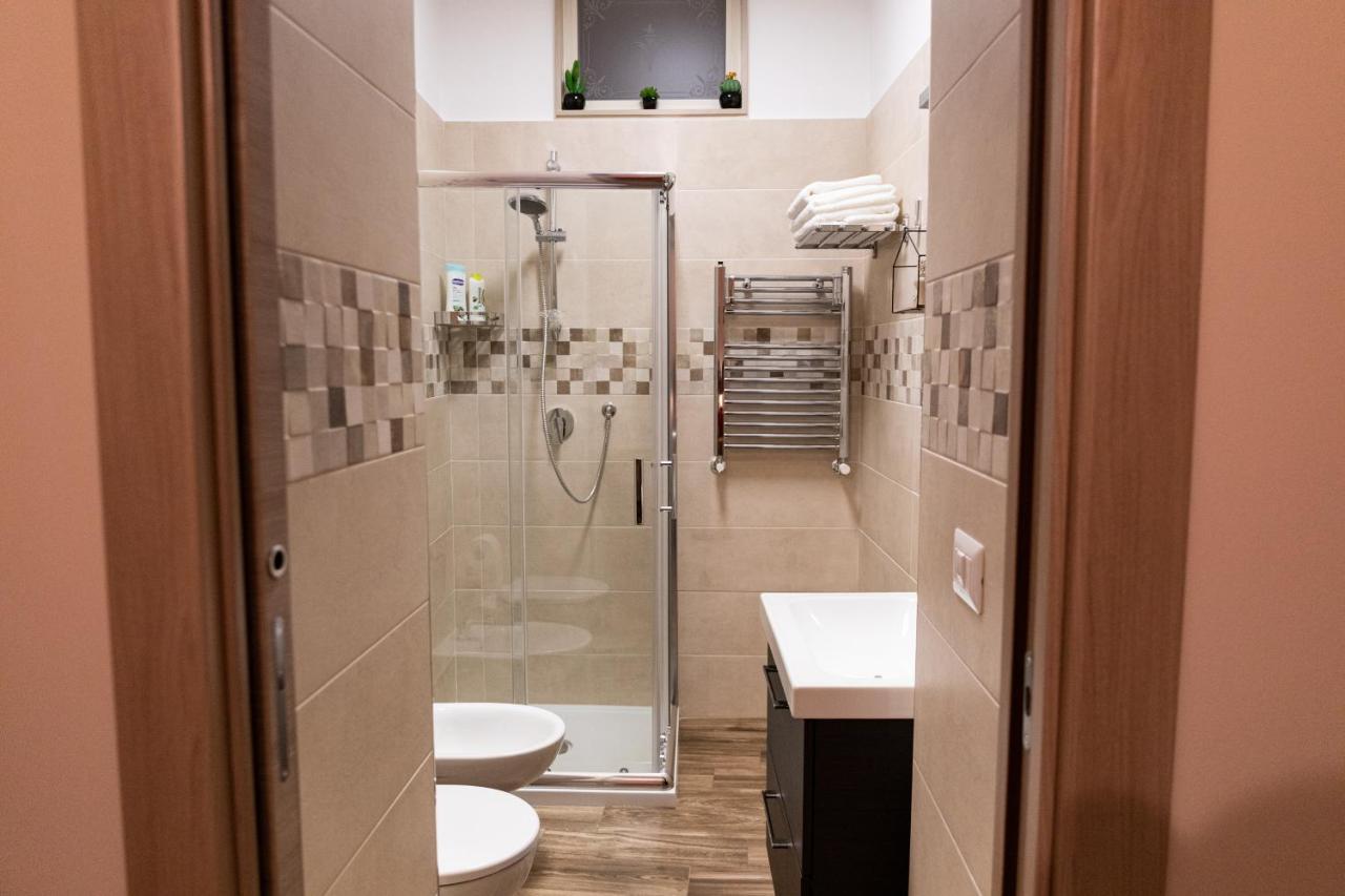Tizzy Apartment & Rooms Bari Exterior photo