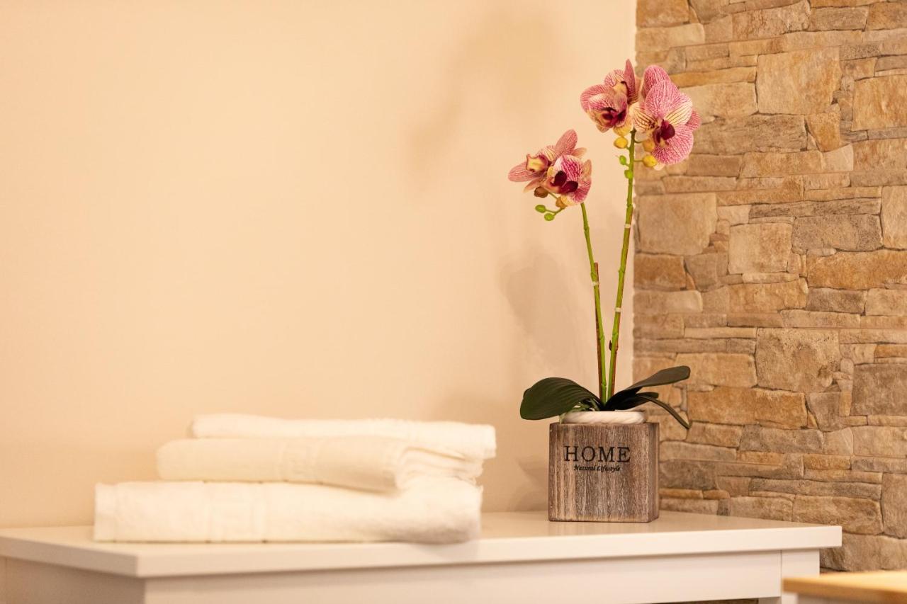 Tizzy Apartment & Rooms Bari Exterior photo