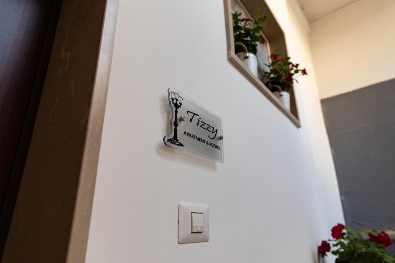 Tizzy Apartment & Rooms Bari Exterior photo