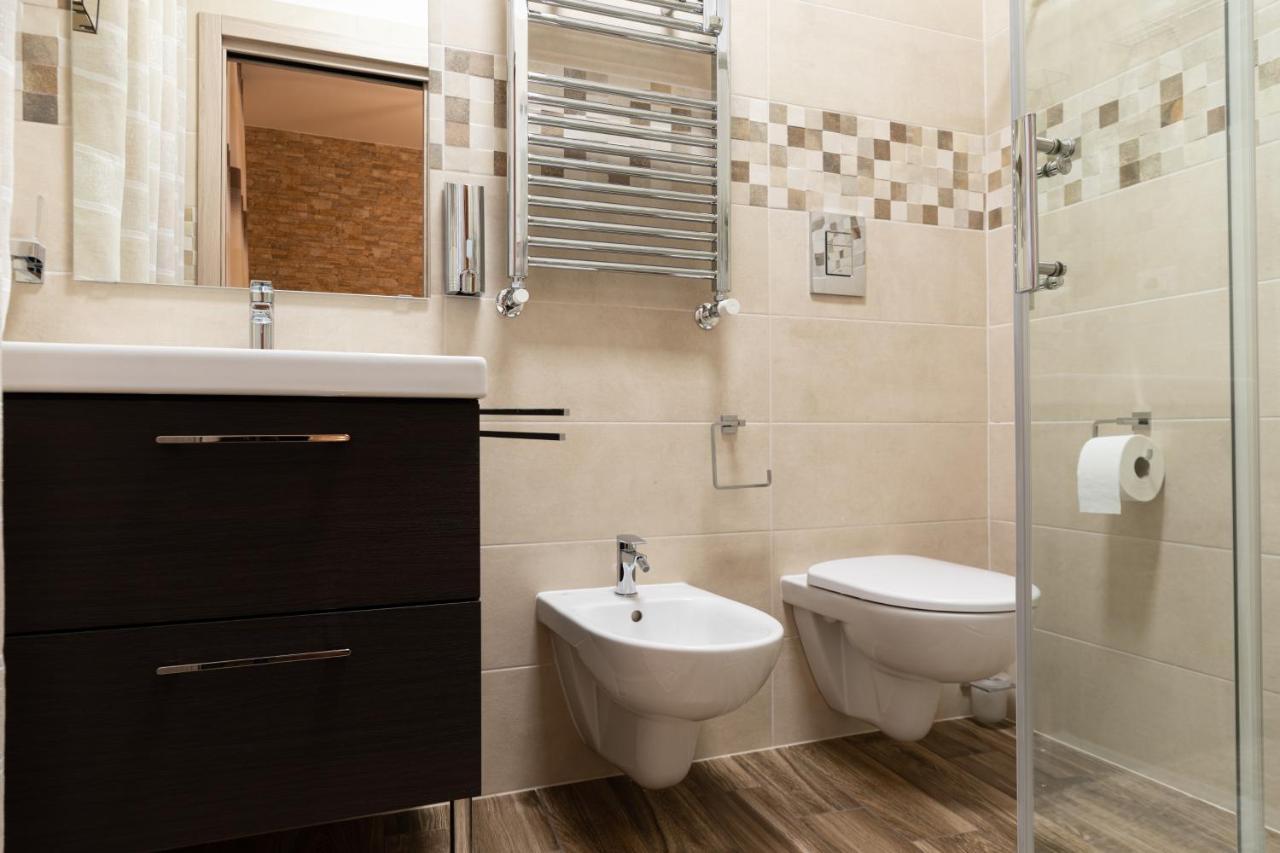 Tizzy Apartment & Rooms Bari Exterior photo