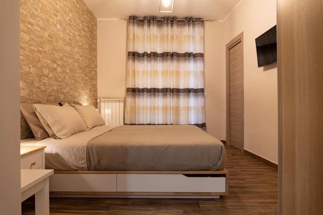 Tizzy Apartment & Rooms Bari Exterior photo